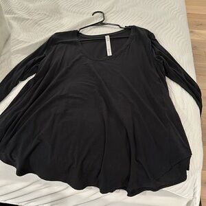 Flowy long sleeve lululemon shirt size 8